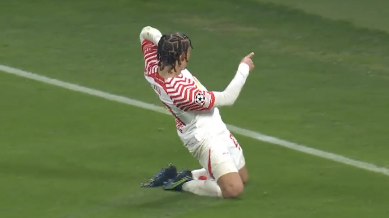 Videogoal: Xavi Simons maakt op prachtige wijze eerste Champions League-doelpunt