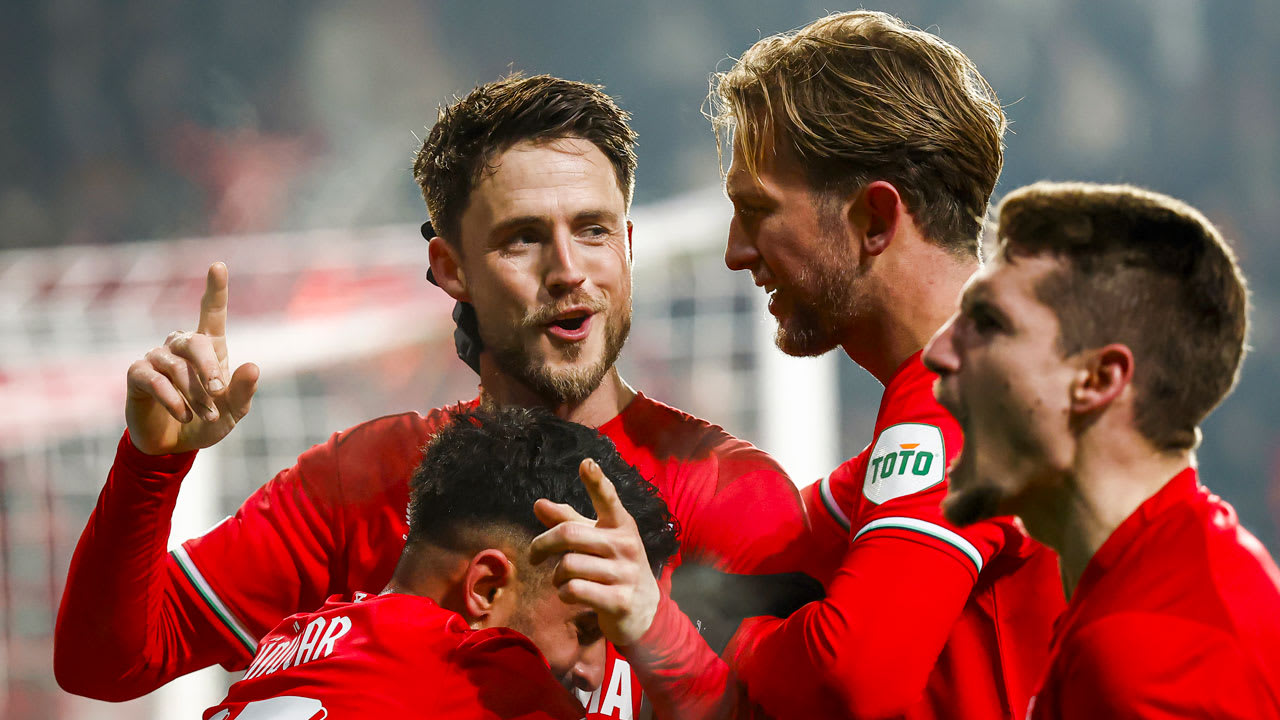 Van Wolfswinkel bezorgt FC Twente late zege op Bodø/Glimt
