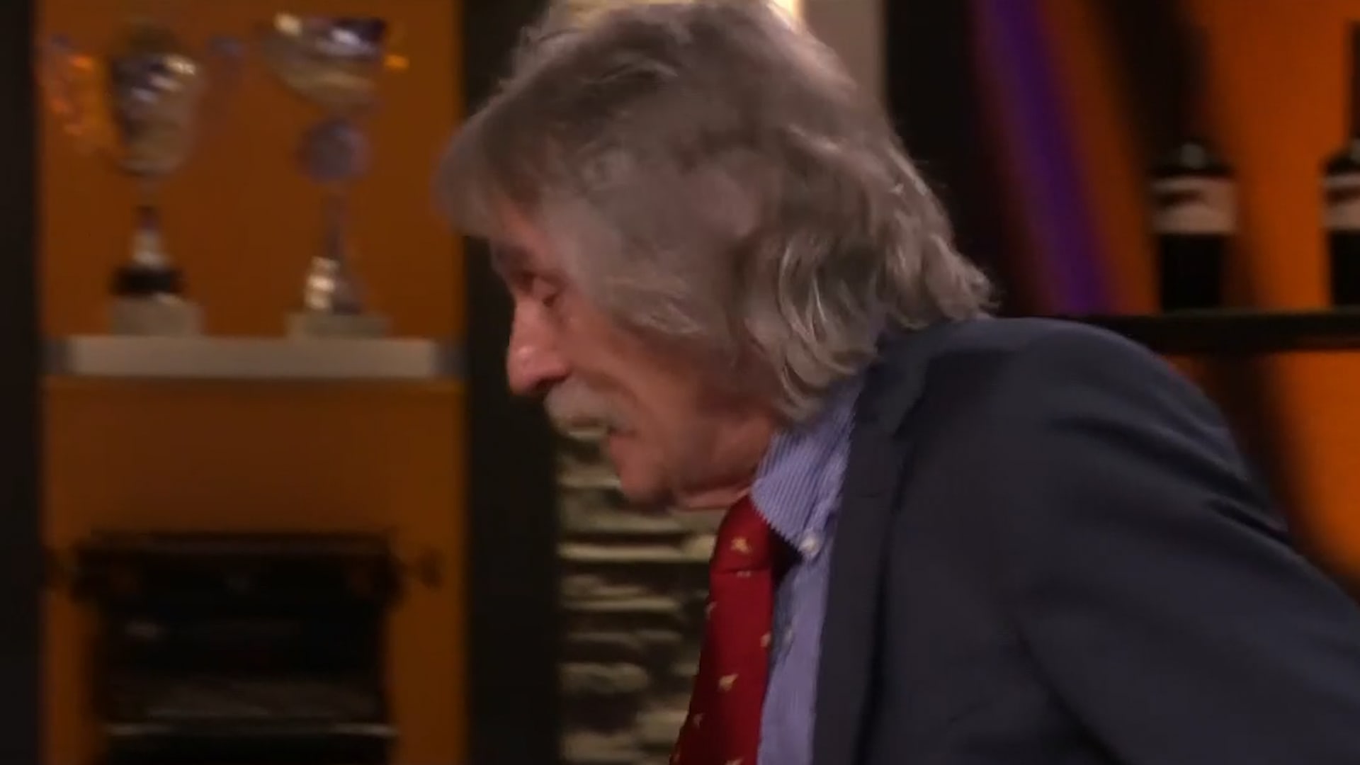 Johan Derksen loopt weg uit uitzending Vandaag Inside: 'Ik ben er wel klaar mee'