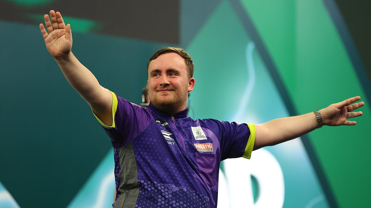 Dartsensatie Luke Littler van 4000 naar 895.000 Instagramvolgers na WK darts