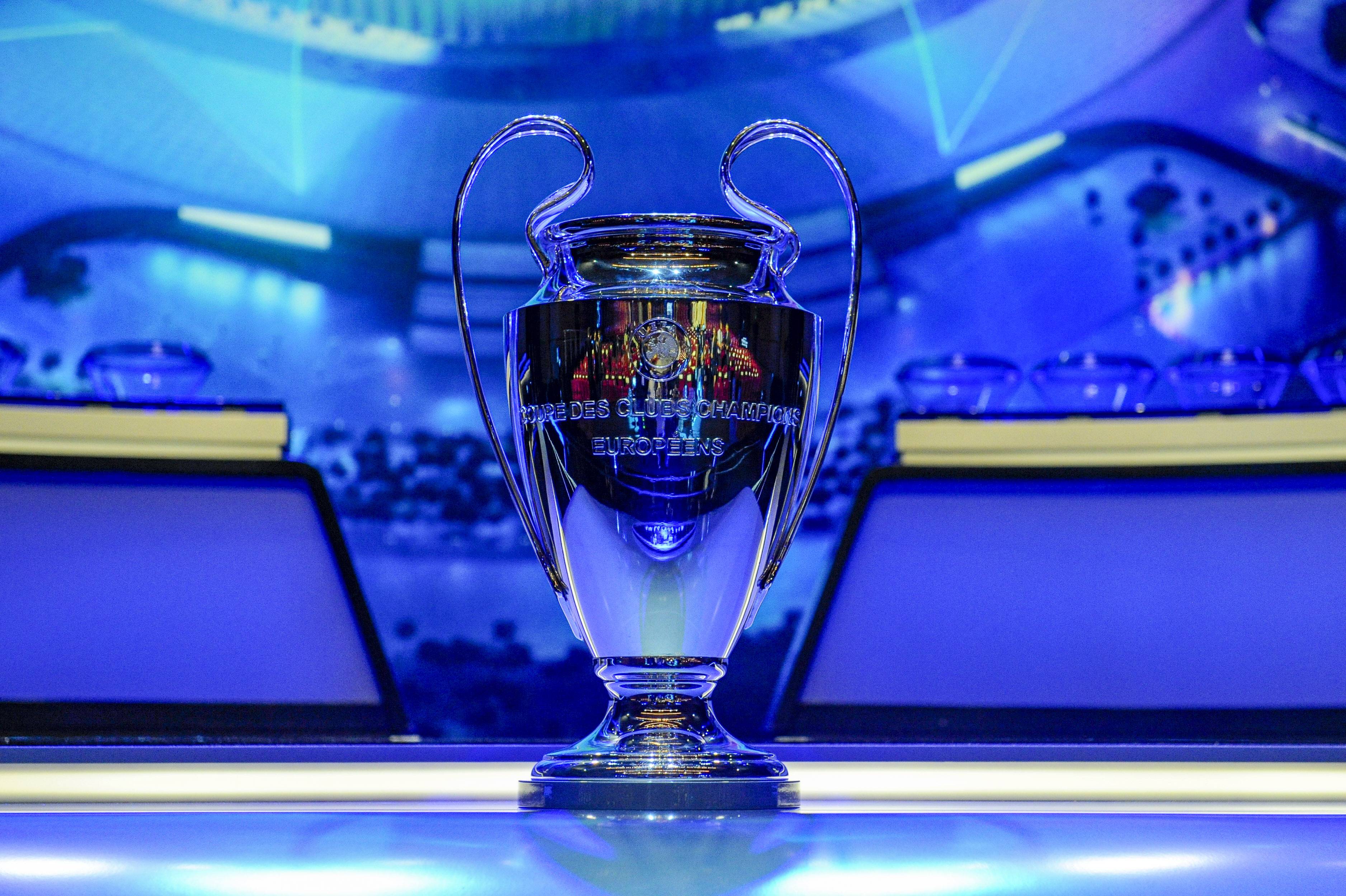 Europees actieve clubs besteden miljarden aan nieuwe spelers