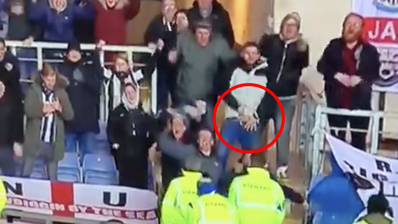 Newcastle-fan speelt 'helikopter' met geslachtsdeel na winnend doelpunt 😅