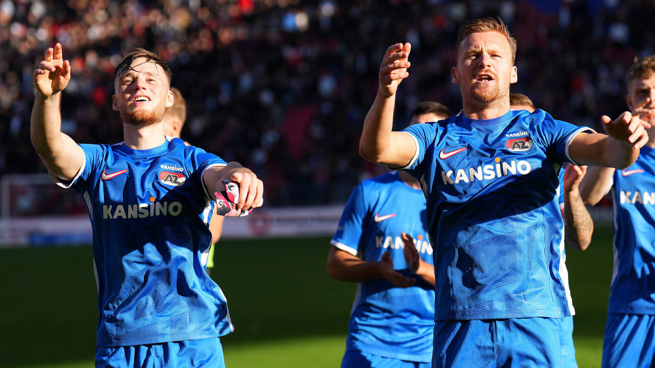 Ongeslagen AZ wint ook bij FC Utrecht en is weer koploper