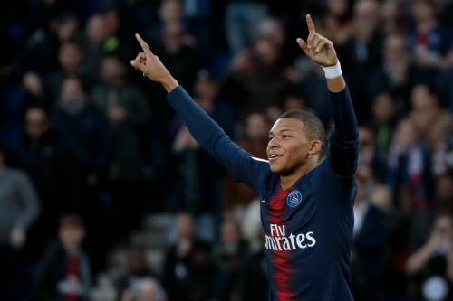 Mbappé leidt PSG langs Nîmes