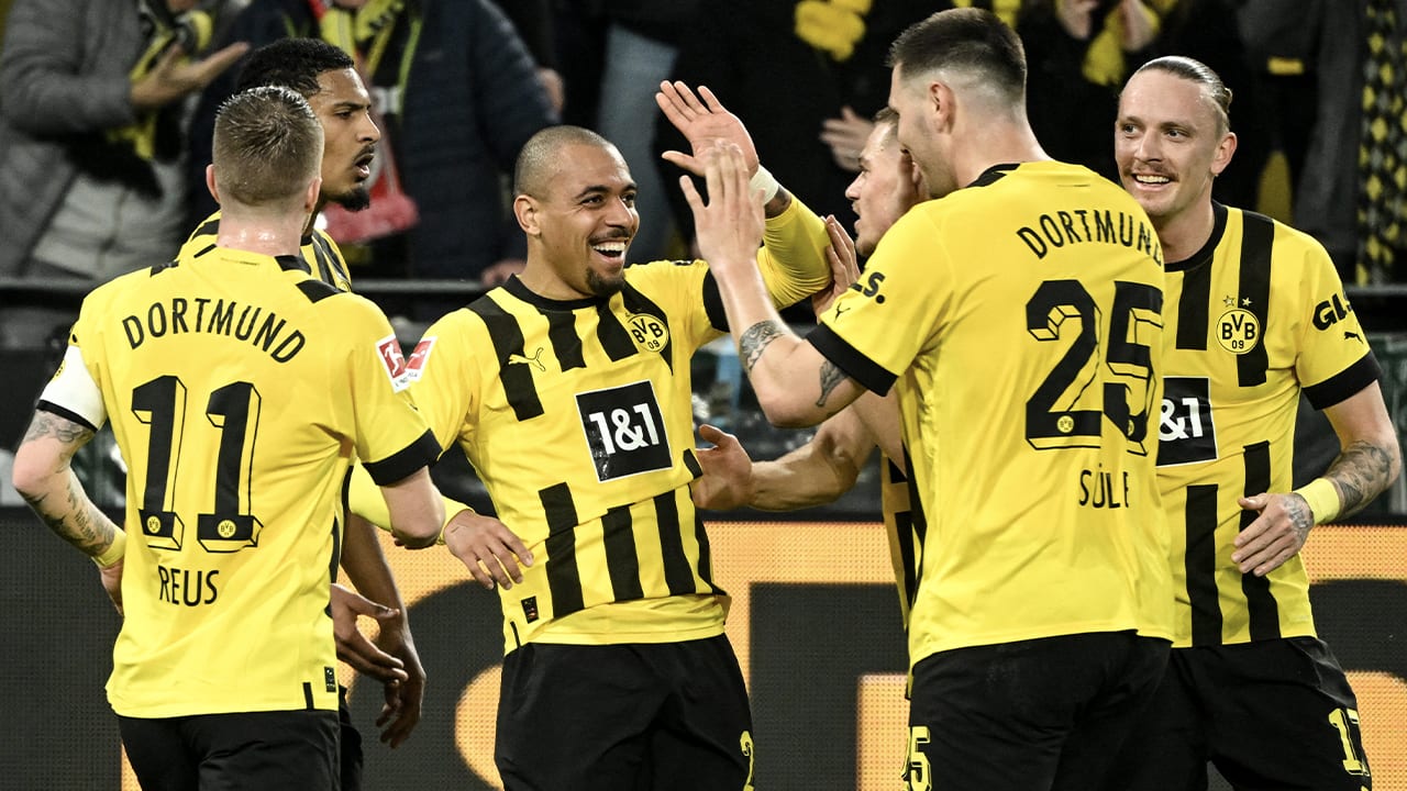 Donyell Malen uitblinker in monsterzege Borussia Dortmund