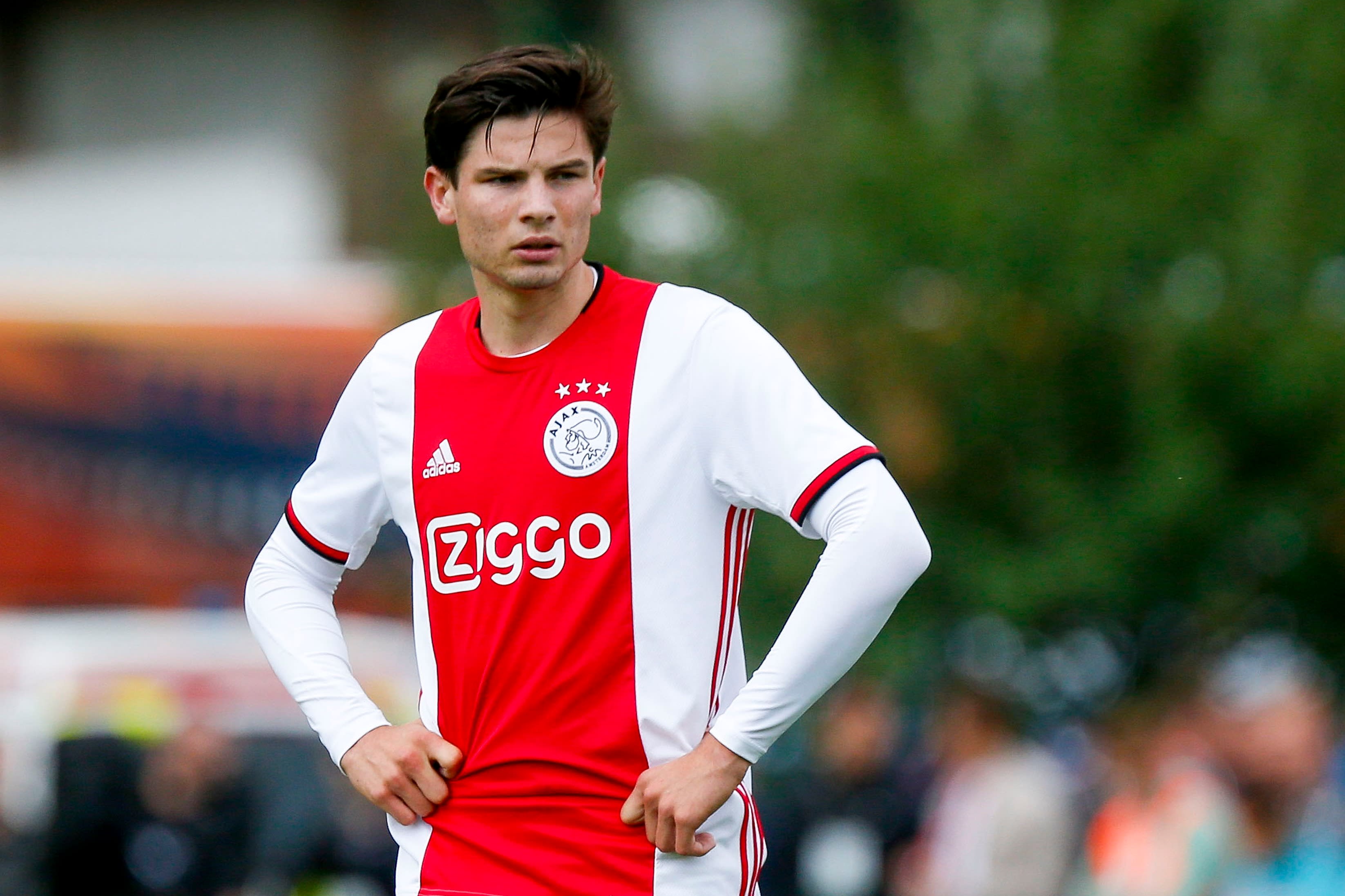 Ajax legt 'Ronaldo-gooier' Ekkelenkamp langer vast