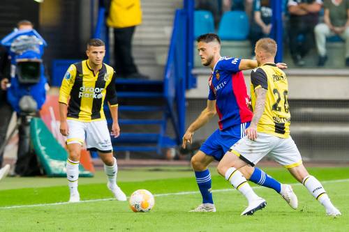 Van Wolfswinkel schiet Basel langs Vitesse