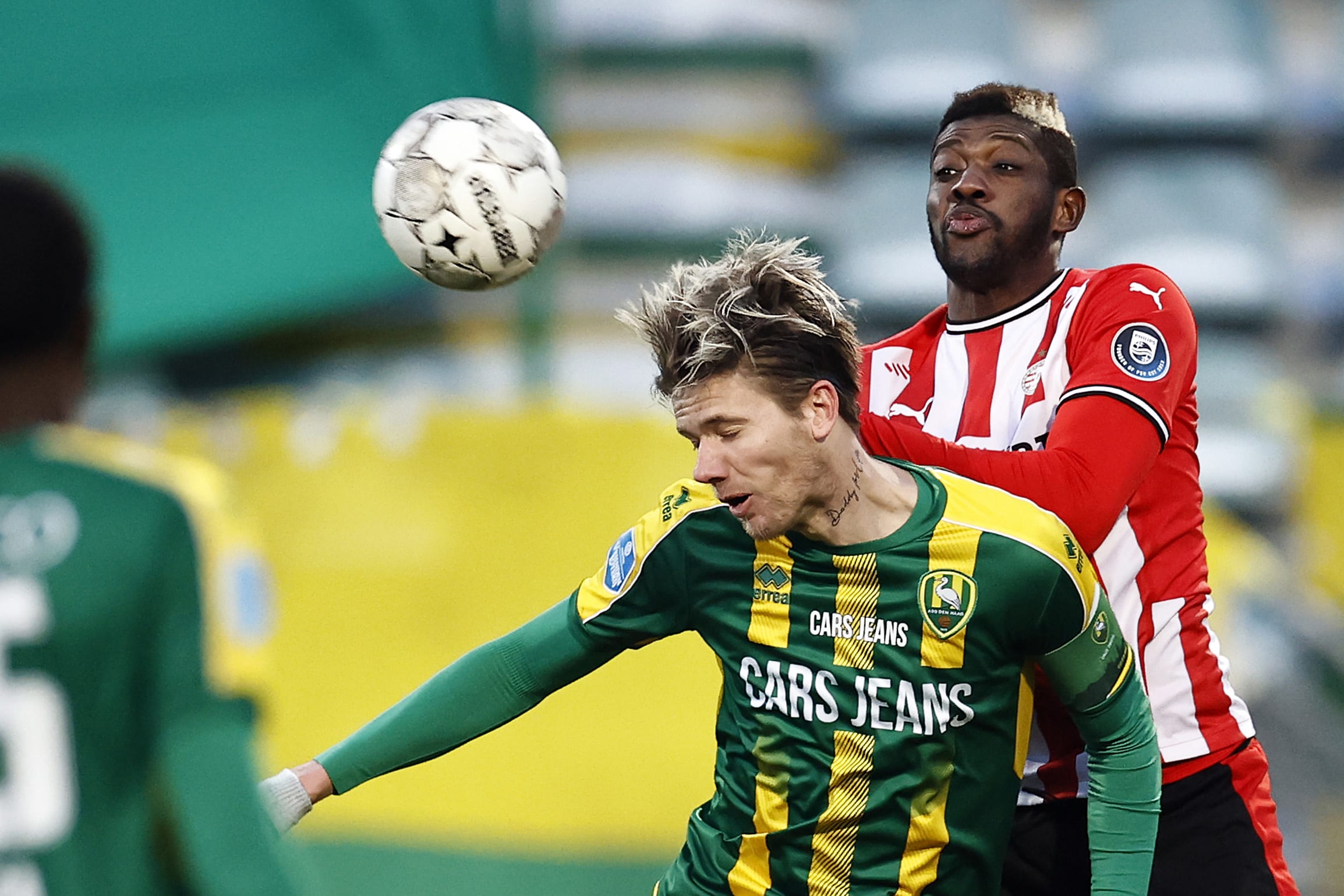 PSV verspeelt dure punten in Den Haag na omhaal Kramer