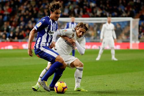 Real boekt tegen Alaves vijfde zege op een rij