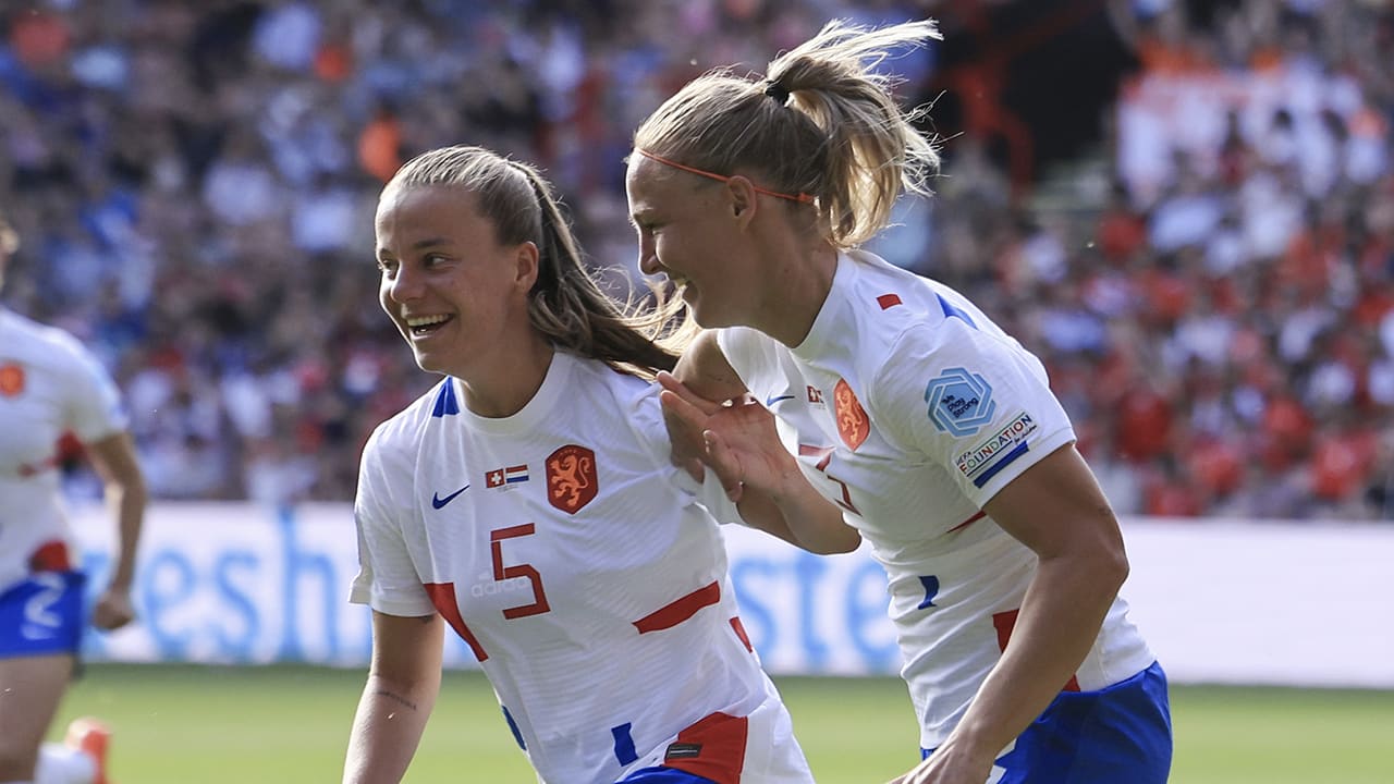 Oranje Leeuwinnen winnen geflatteerd en treffen Frankrijk in kwartfinale