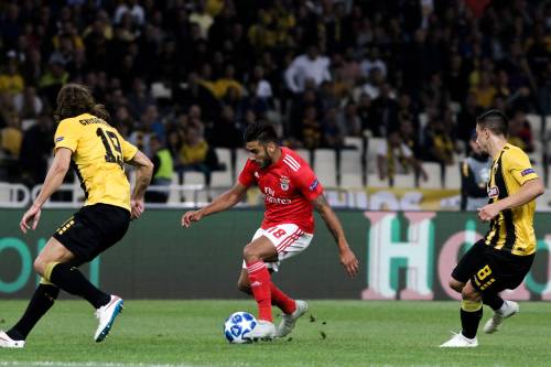 Benfica wint met tien man in Athene