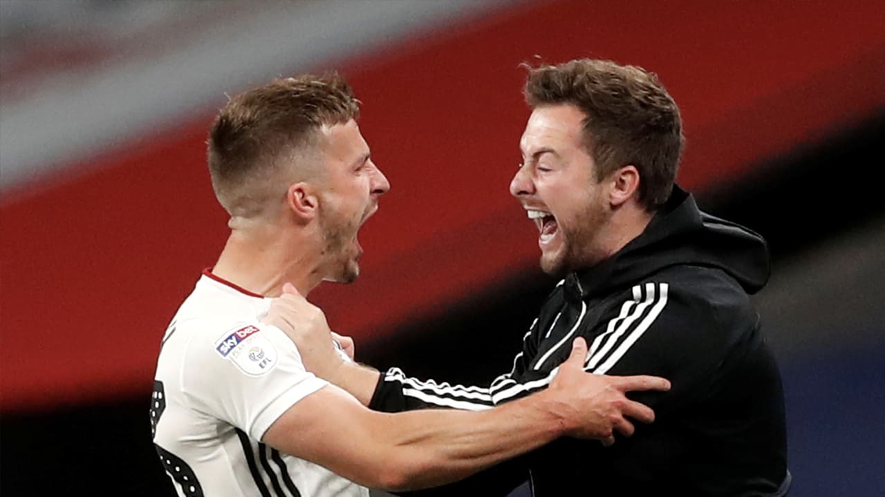 Fulham keert terug naar Premier League na slimme vrije trap