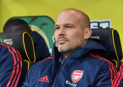 Ljungberg snakt met Arsenal naar een zege