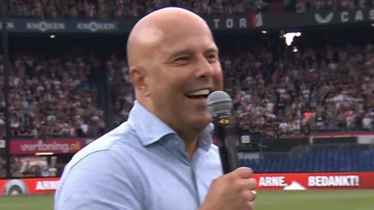 Video: Slot houdt het kort maar krachtig in afscheidsspeech in De Kuip