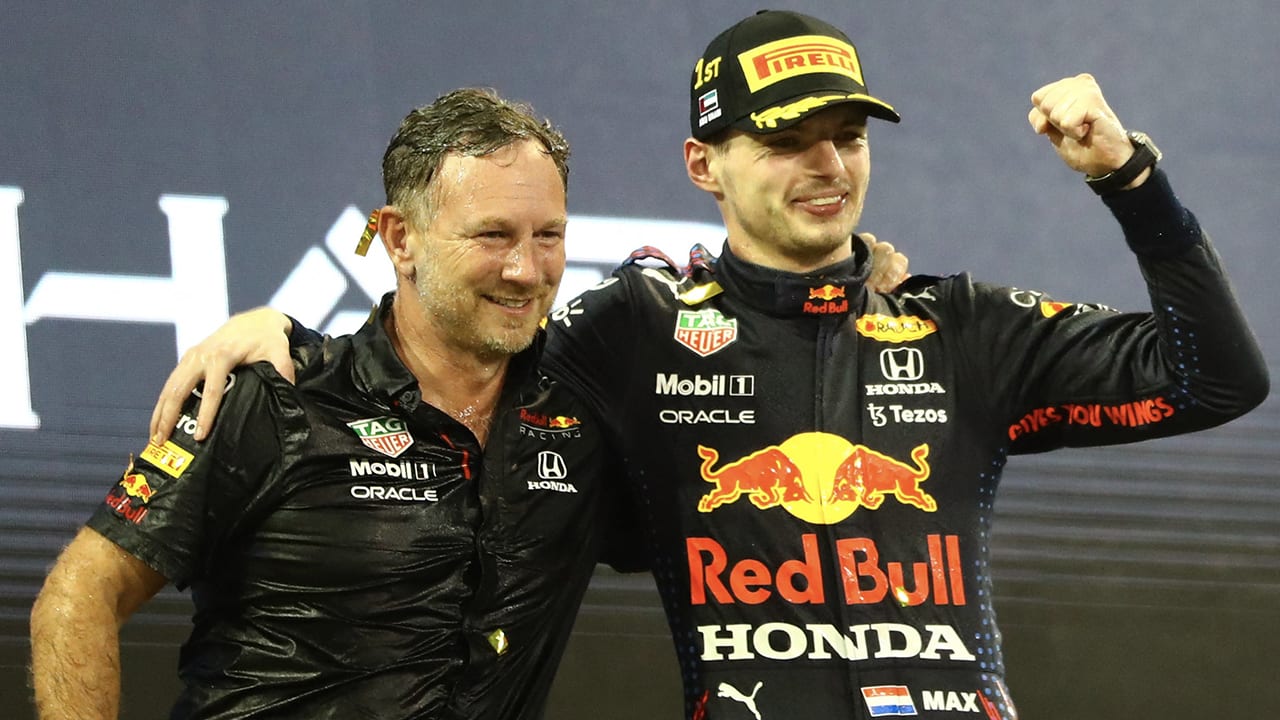 Red Bull-teambaas Verstappen wint rondleiding in Mercedes-fabriek 