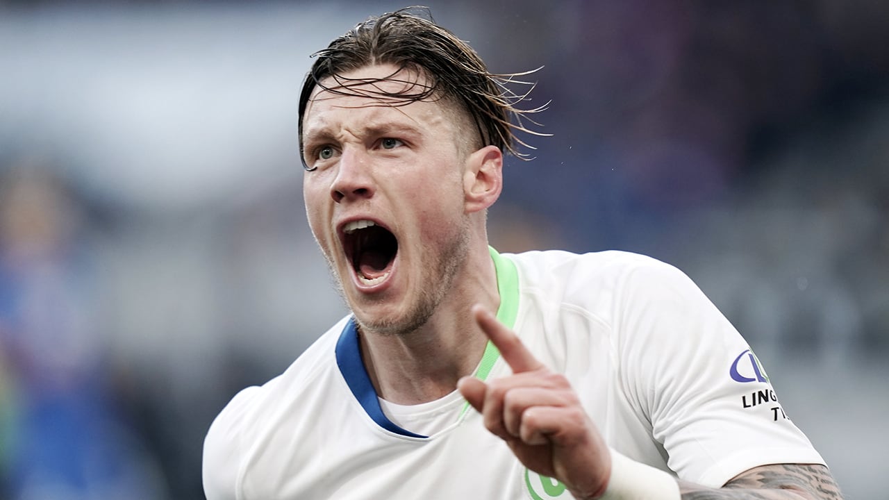 Weghorst helpt Wolfsburg met hattrick aan zege