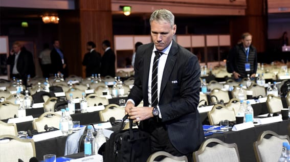 Van Basten stapt op bij FIFA