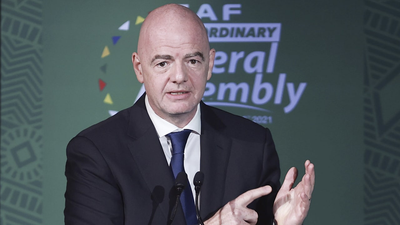 FIFA-baas Infantino haalt uit naar Europa: 'Bang voor verandering'
