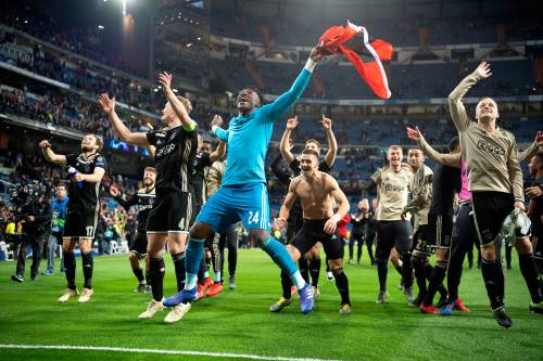 Ajax viert uitzinnig feest in Madrid