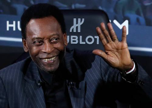 Pelé in ziekenhuis in Parijs opgenomen