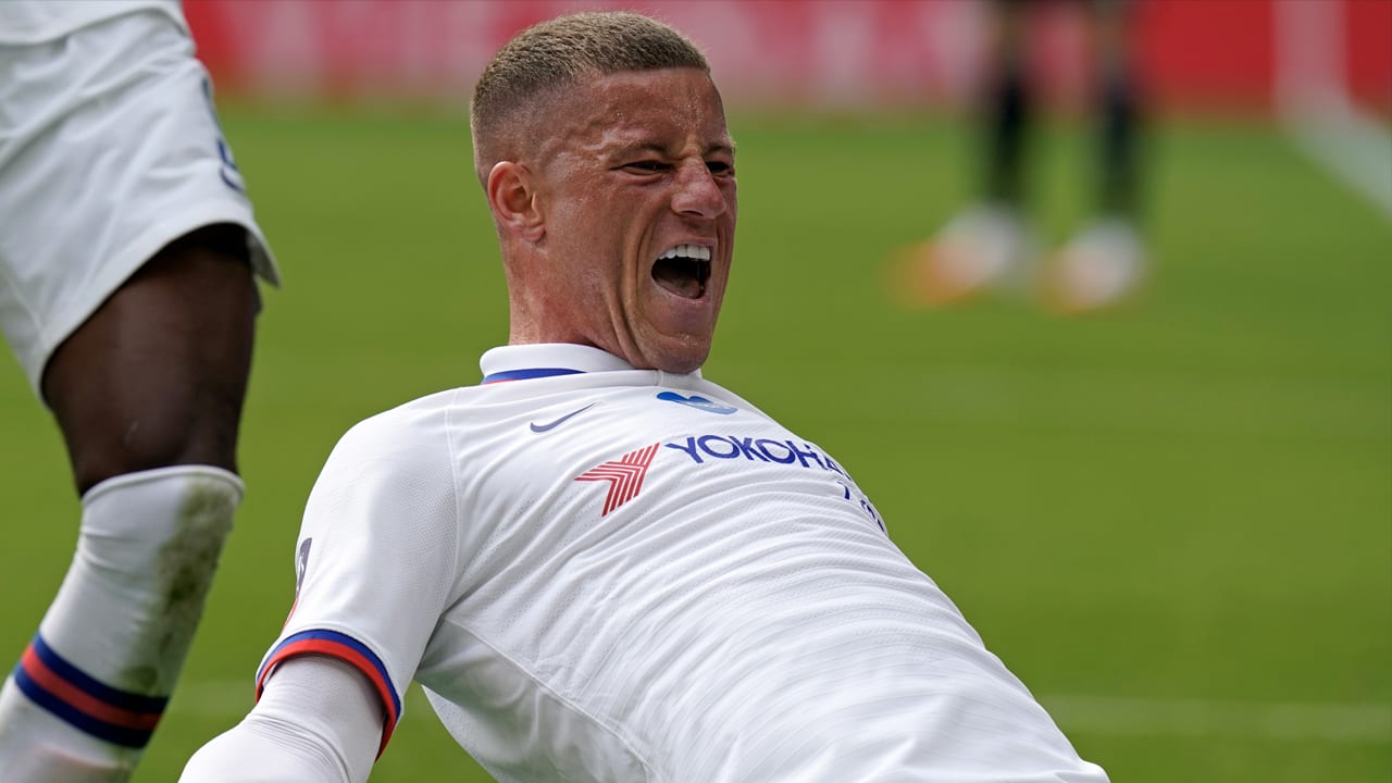 Chelsea verhuurt middenvelder Barkley aan Aston Villa