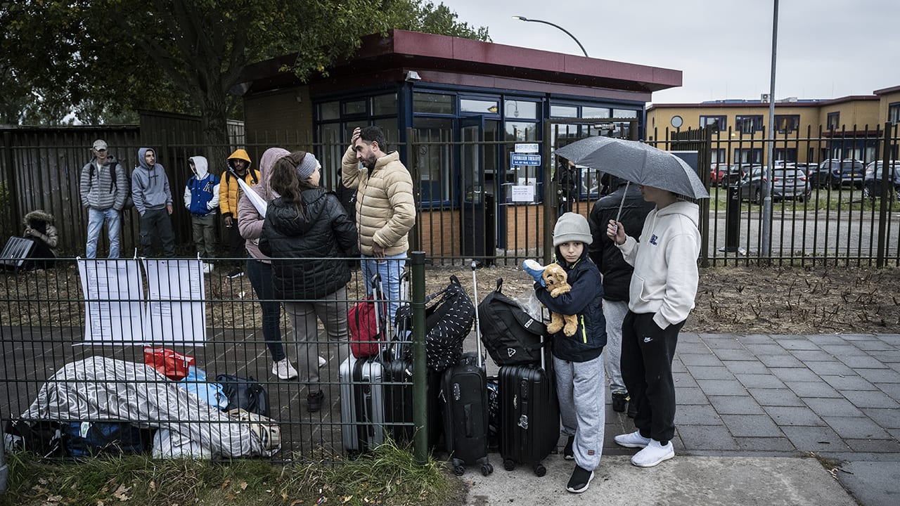 Kabinet schrapt nareisbeperking: 1200  asielzoekers mogen direct hun visum ophalen
