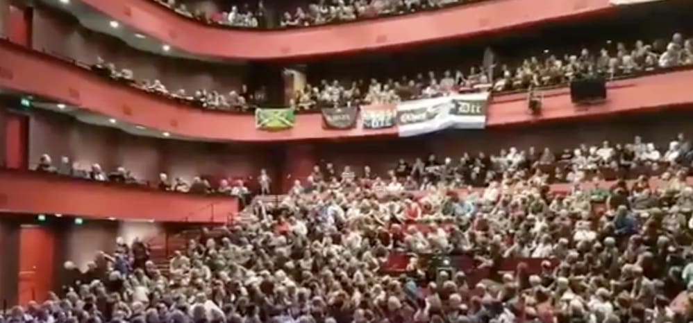 Supporters De Graafschap zetten theater op z'n kop 