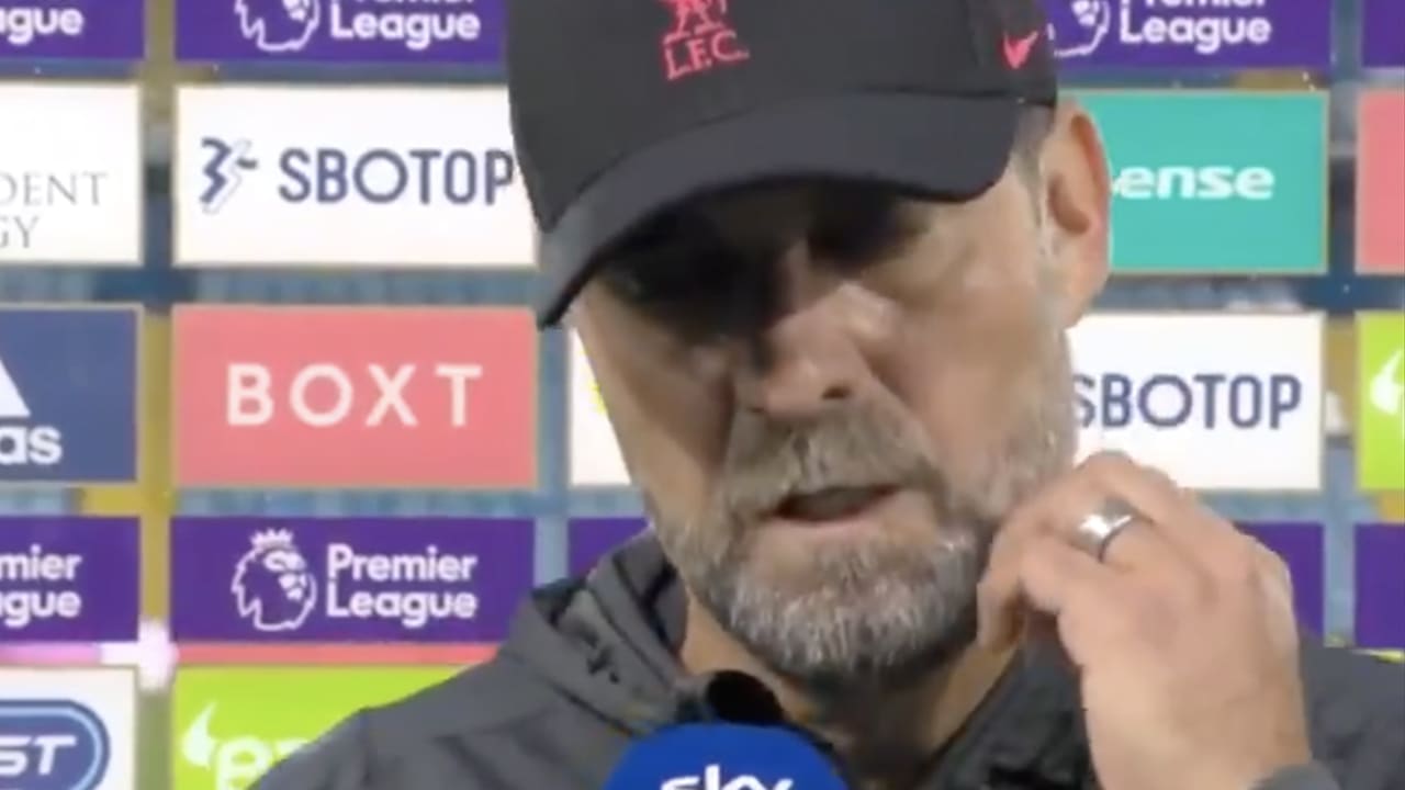 Klopp emotioneel na horrorblessure van Elliott: 'Hij is nu in een ziekenhuis'