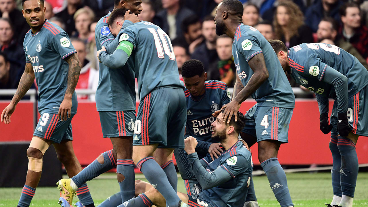 Feyenoord wint Klassieker in slotfase door doelpunt van Geertruida
