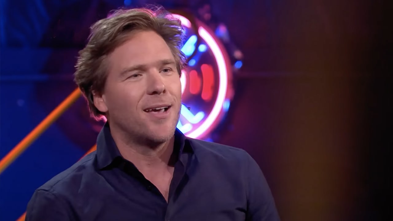 Studio Voetbal-presentator Sjoerd van Ramshorst vanavond kandidaat in muziekshow