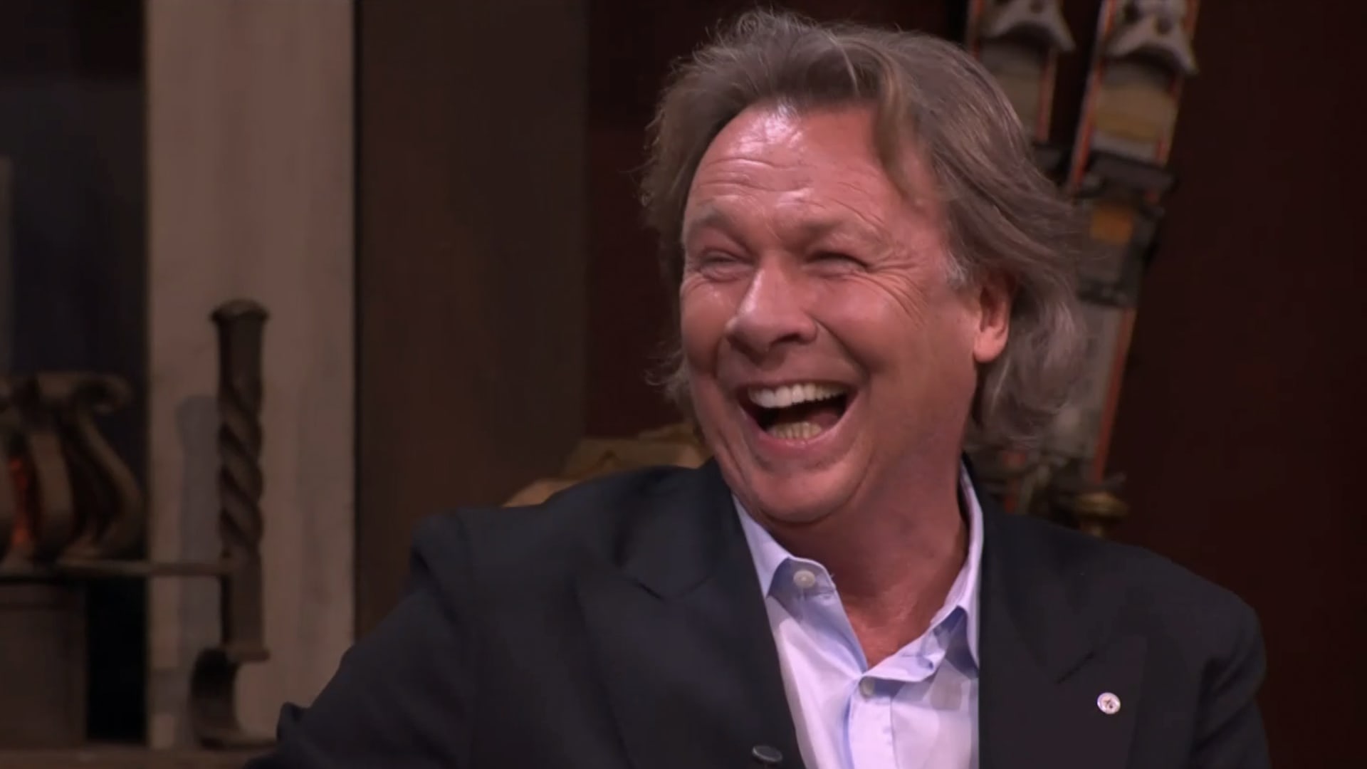 Hans Kraay jr. leest live in uitzending De Oranjewinter appje van zijn vrouw voor