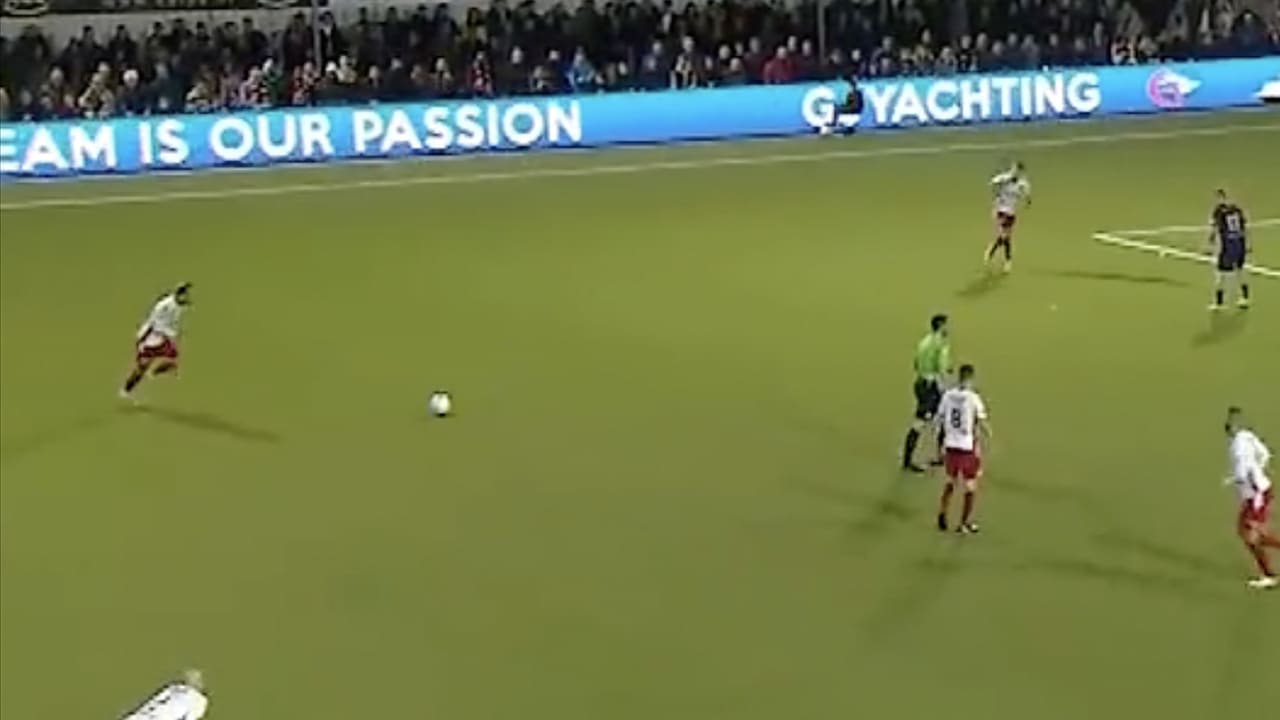 Videogoal: Kozakken Boys-speler schiet raak vanaf 30 meter tegen Vitesse