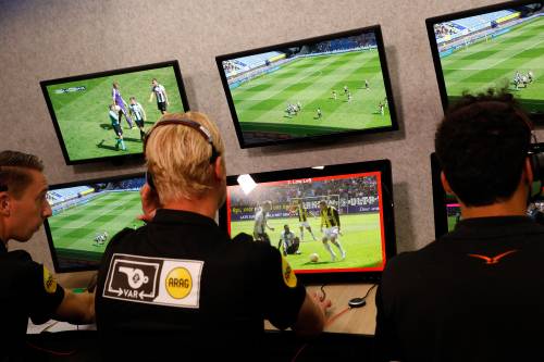 Kritiek op 'afwezige' videoarbiter Bundesliga