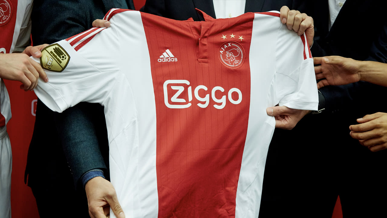 'We hebben alleen nog kindermaten Ajaxshirts'