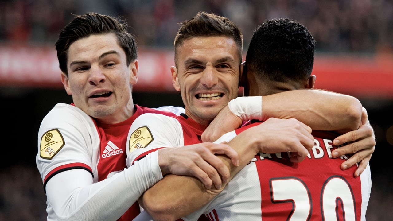 Ajax met twee wijzigingen van start tegen Utrecht 