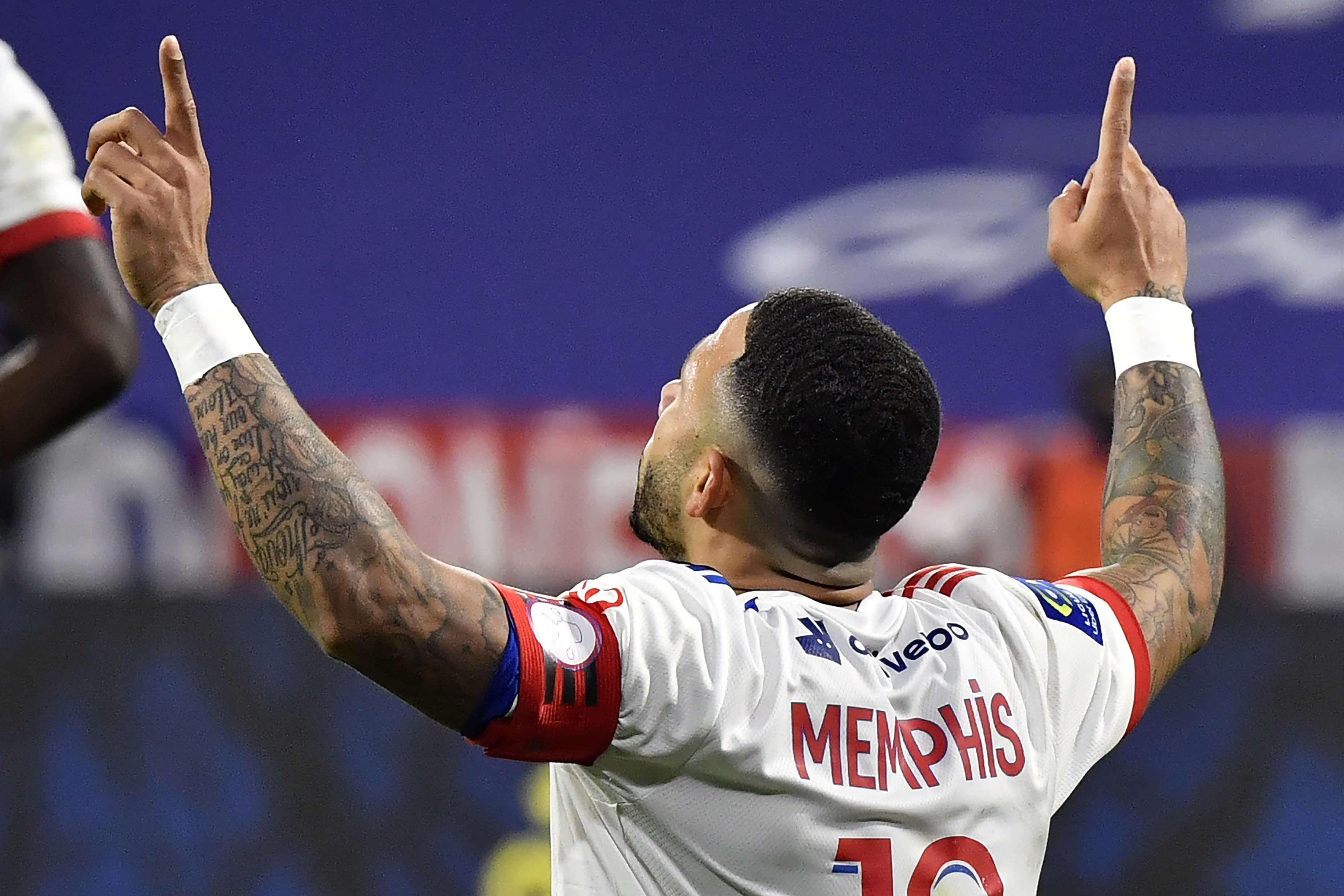 Depay held bij Lyon met twee treffers en pakt koppositie 