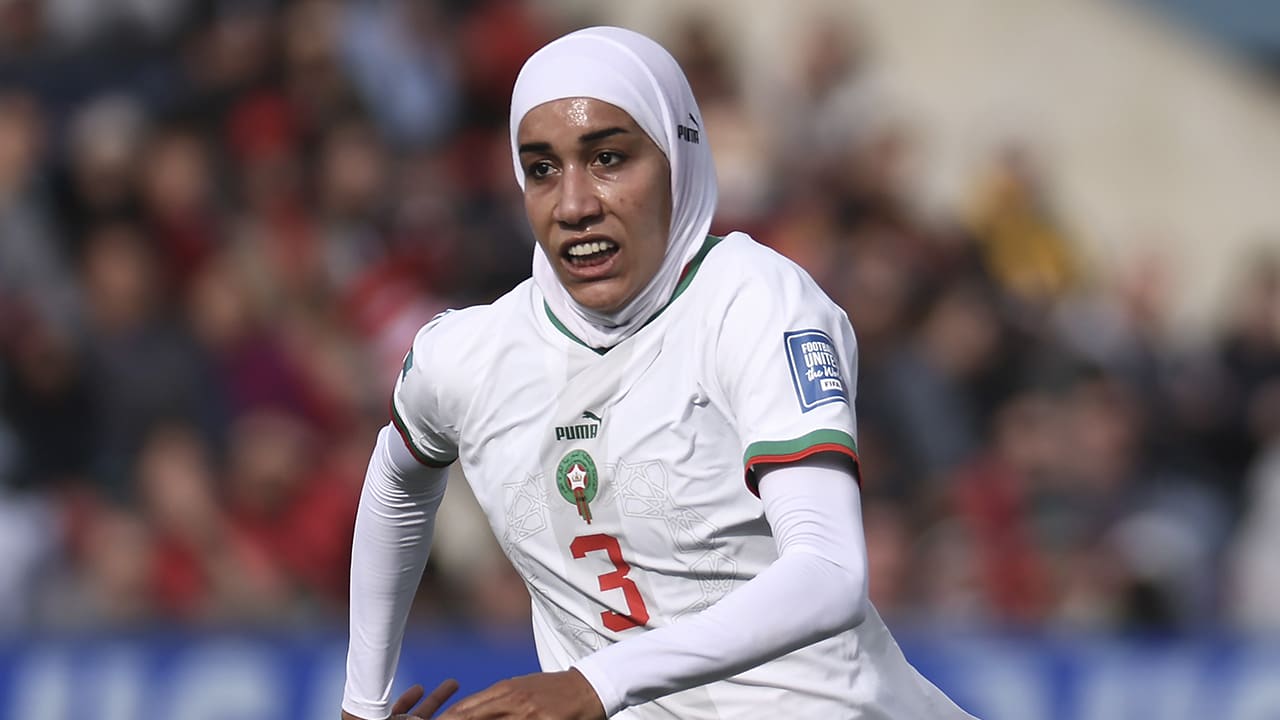 Primeur op WK vrouwenvoetbal: Marokkaanse speelster eerste ooit met hoofddoek 