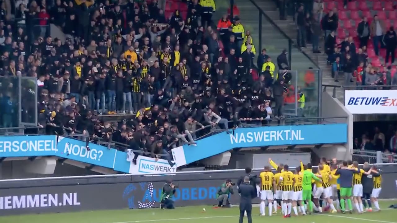 Deel van uitvak in De Goffert gevuld met juichende Vitesse-supporters stort in