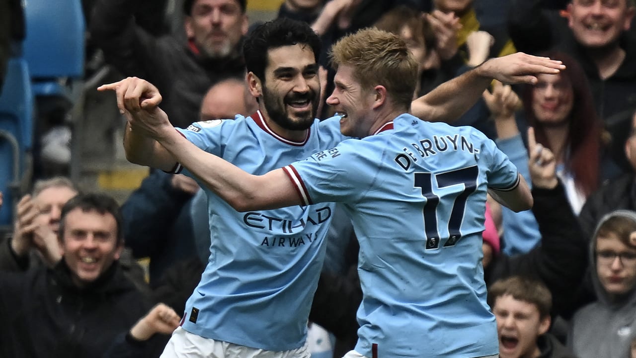 Manchester City walst in tweede helft over Liverpool heen in Engelse kraker