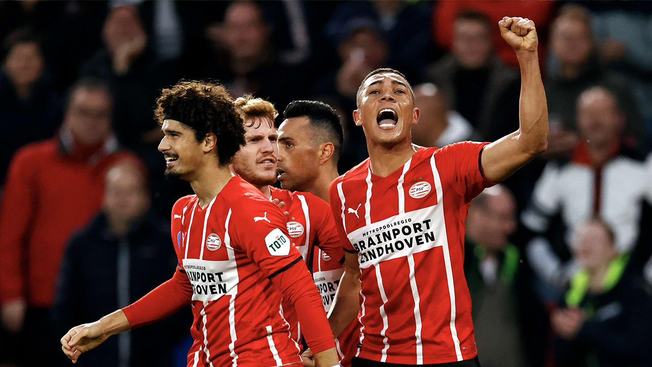 PSV pakt belangrijke punten na doelpuntrijke wedstrijd tegen FC Twente