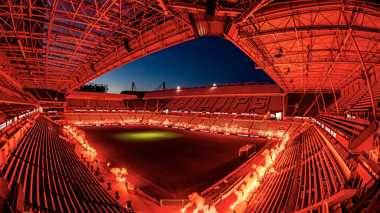 PSV neemt in stadion afscheid van Thijs Slegers