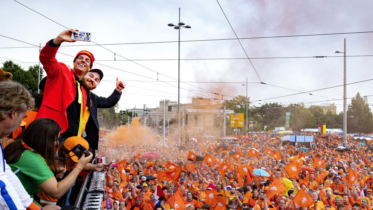 Snollebollekes in internationale media door Oranjegekte