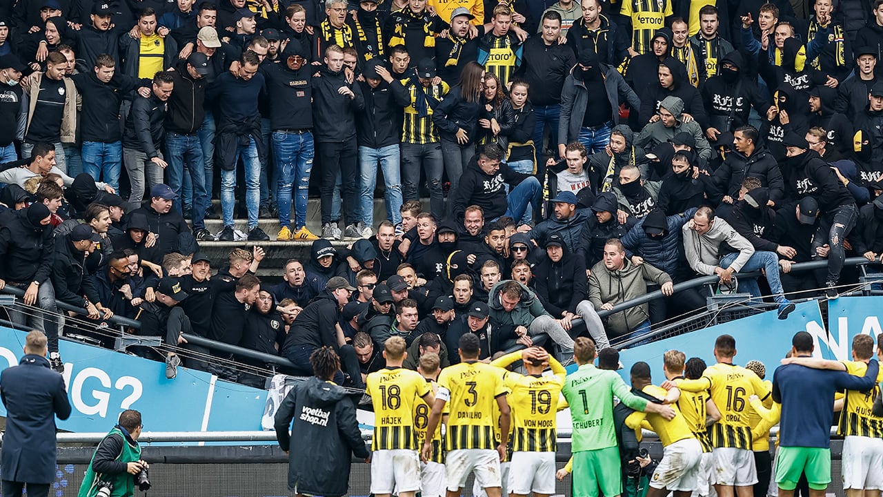 'Een verbod op fans van de bezoekende club moet stap één zijn'