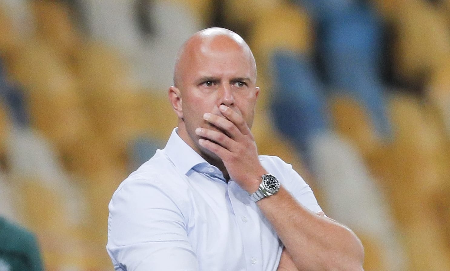Gehavend AZ met negentien spelers naar Napels