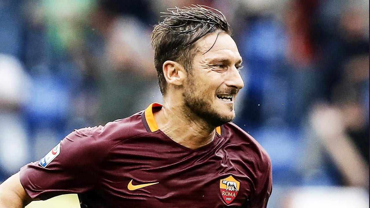 'Francesco Totti (48) denkt na over terugkeer als voetballer in de Serie A'