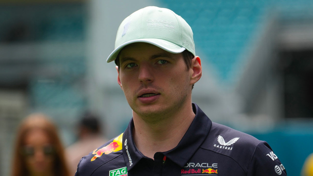 Verstappen ziet hoe blunder van Red Bull zijn sprintrace ruïneert: 'Heel slordig!'