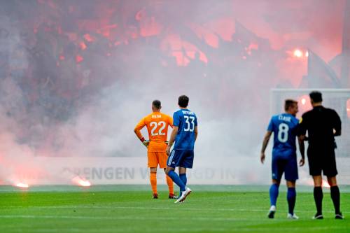 Vooronderzoek naar vuurwerk bij Feyenoord-PSV