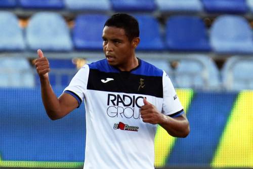 Benauwde zege Atalanta tegen tien man van Cagliari