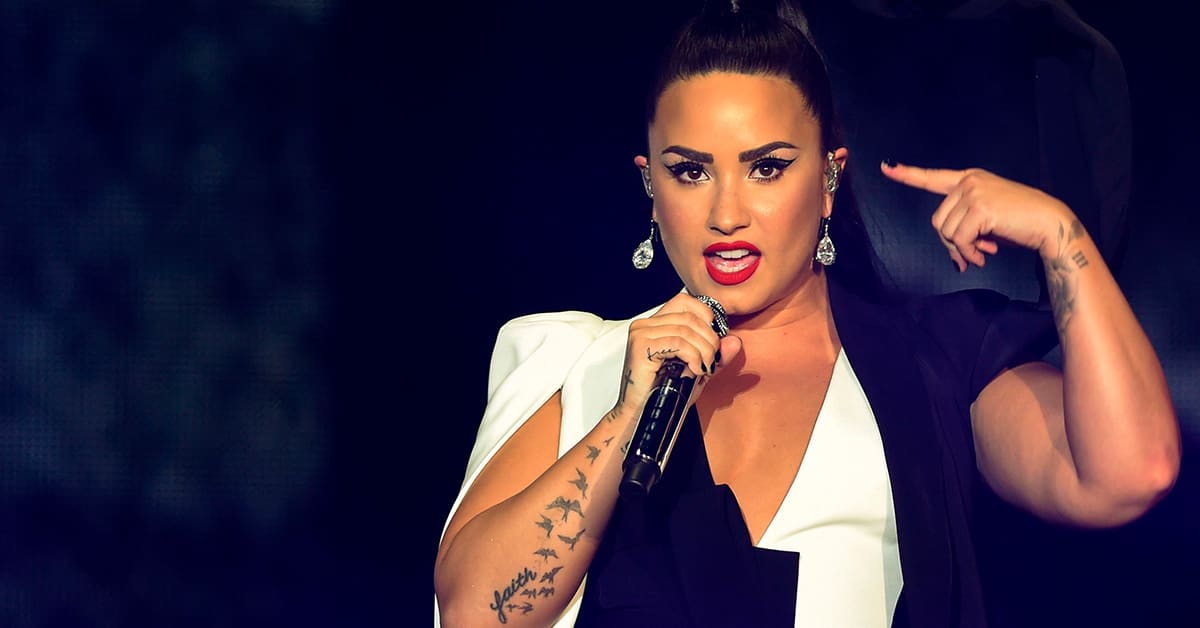 Demi Lovato maakt emotionele comeback op Grammy Awards!