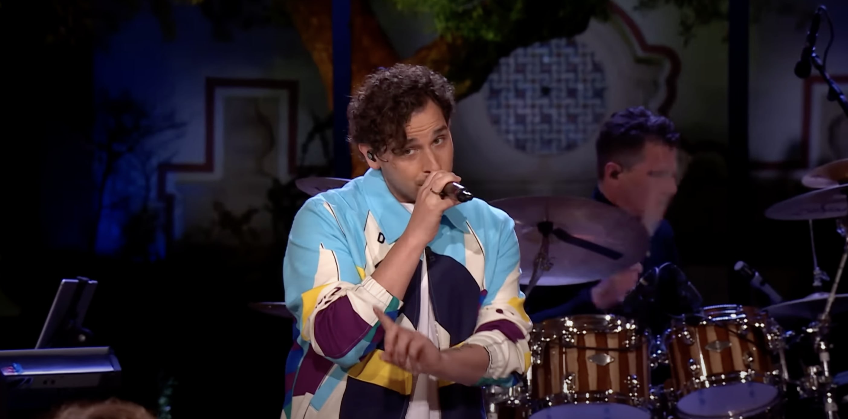 ZIEN: Nielson covert Dua Lipa en gaat viral! 